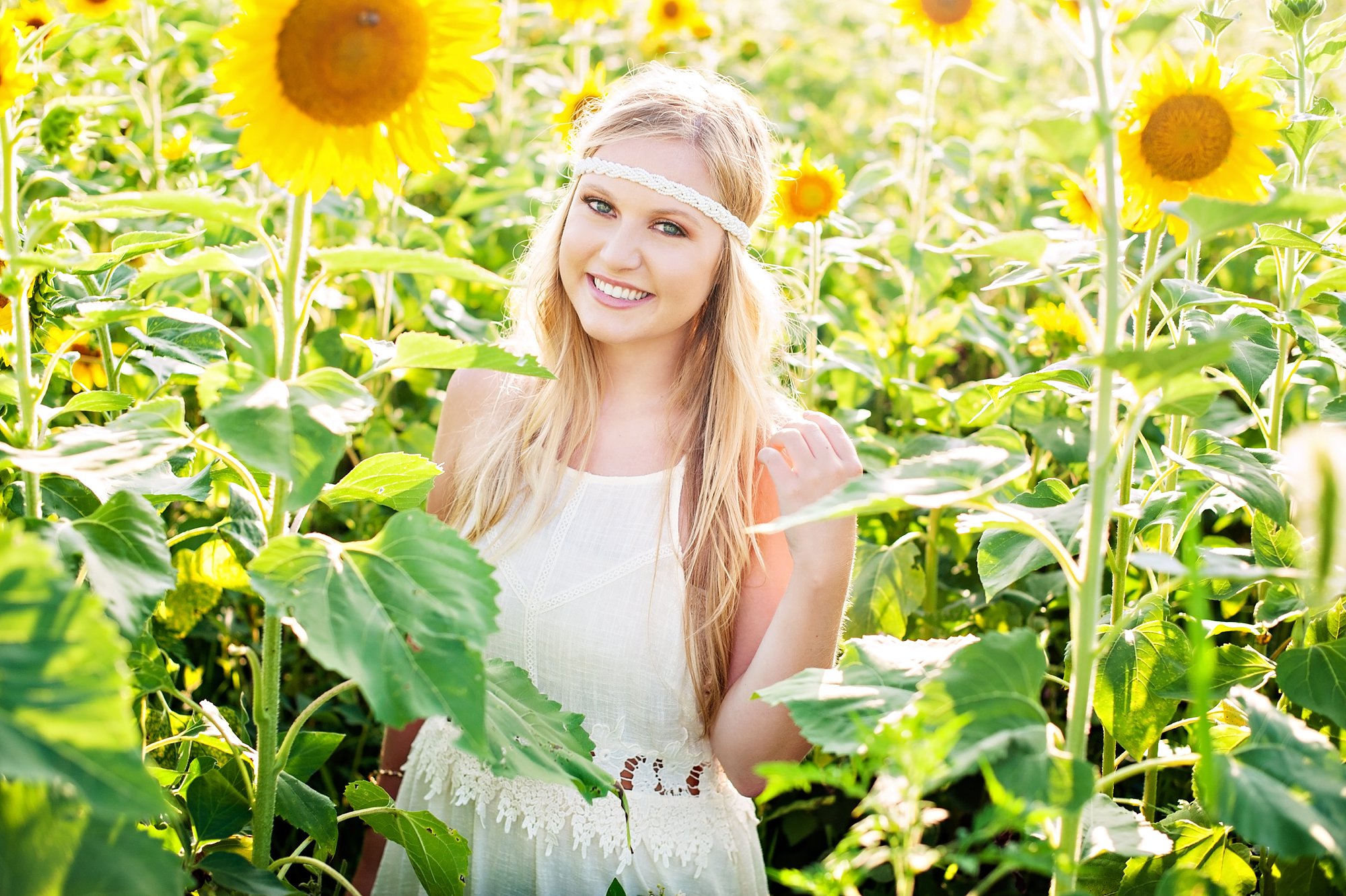 high school senior girl pictures in sunflower field lickinghole brewery richmond va
