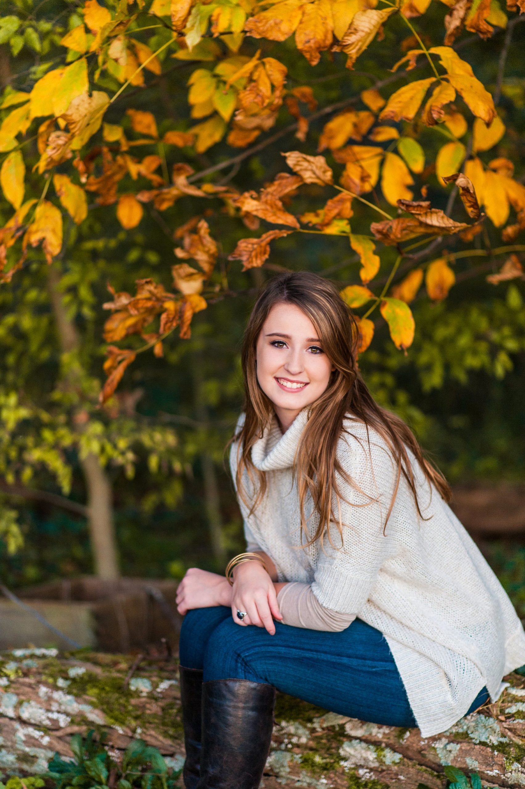 Ashland Senior pictures of trinity episcopal school senior with fall leaves