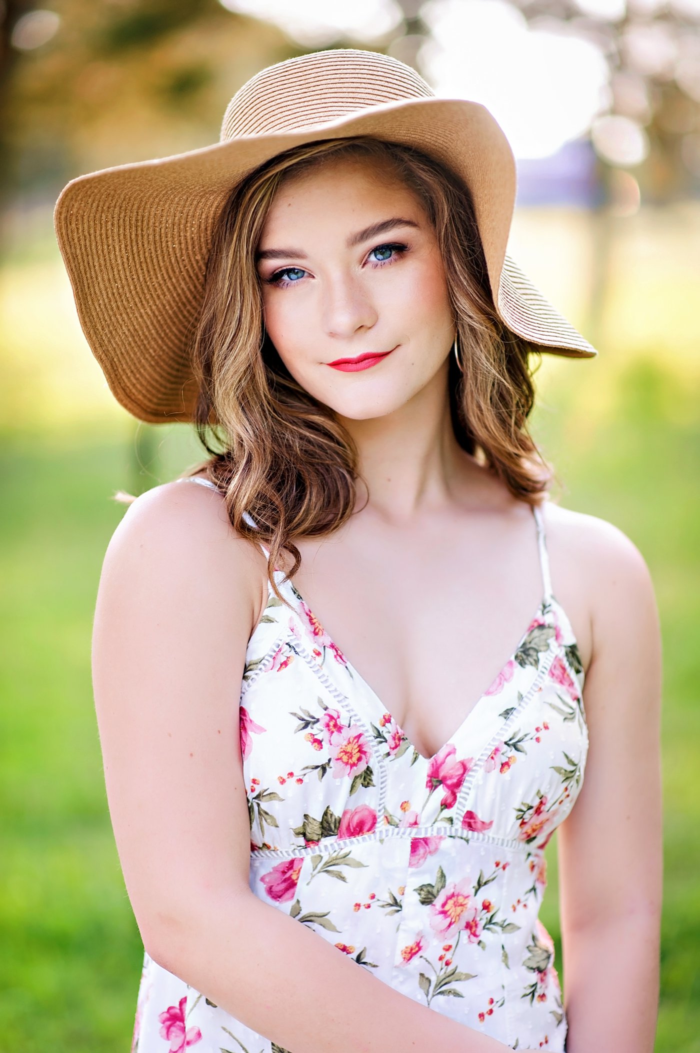 senior picture poses- chin out and down, angle body toward camera- by amber kay senior photography